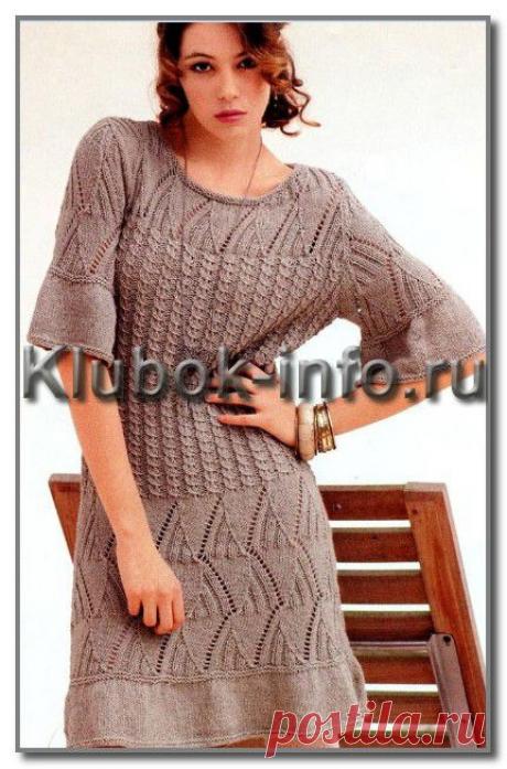 Вязание спицами. Фотогалерея женских моделей. Однотонное платье с короткими рукавами, с рельефными и ажурными узорами. Размеры: 36/38