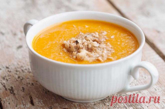 Французский суп с тыквой Ингредиенты:Тыква – 1кгГовядина – 300 грКартофель – 3 штМорковь – 2 штСоль – по вкусуОливковое масло Приготовление: Мясо вымыть, нарезать небольшими кусочками, залить холодной водой и варить около часа до готовности.Лук, морковь, картофель очистить, лук и картофель нарезать кубиками,...