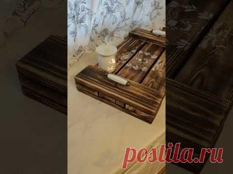 Поднос из деревянных обрезков.