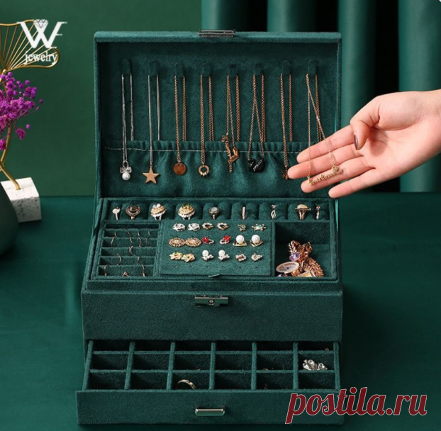 Органайзер для украшений с хорошей скидкой
Конечно, приятно носить украшения на себе. Но если муж (или куча поклонников) надарил их слишком много, то можно позволить себе вот такую шкатулку для украшений, где все будет компактно и стильно уложено.
В отзывах пишут:
Шкатулка как на фото, отправили быстро, пришло примерно за месяц. Качество хорошее. Есть запах клея. Надеюсь, выветрится. Буду укладывать свое богатство.
Шкатулка супер! Удобная и вместительная — влезло все и еще...