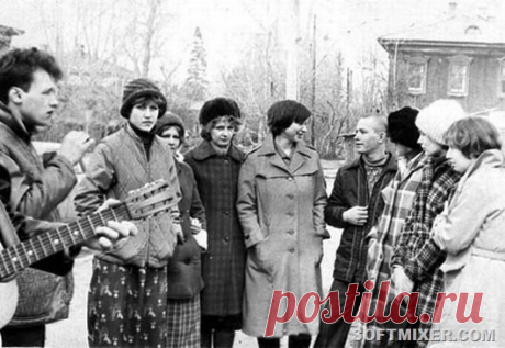 Сленг поколений 60x-80x Сленг — одно из интересных и, одновременно, сложных явлений языка. Многие исследователи относят сленг к социальным диалектам… И мы не могли почему-то в детстве обойтись без этих словечек, зачастую мало или отдалённо напоминающих нормальные слова.