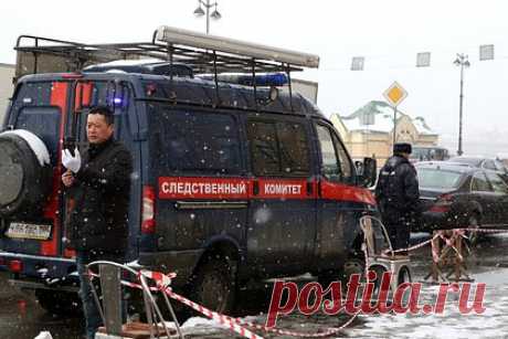 Стало известно о новой методике расследования дел об обстрелах. В Следственном комитете (СК) России разработали новые методики расследования дел об обстрелах украинскими военными жилых домов и другой гражданской инфраструктуры России. Об этом рассказал глава ведомства Александр Бастрыкин. По его словам, теперь криминалисты собирают доказательства при помощи специальных средств.