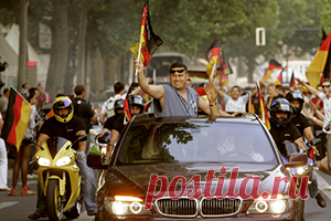 Автопробег дружбы Берлин-Москва!
Калининград открывает зеленый коридор 
Автопробегу дружбы из Германии 
С 24 по 26 июля 20117 г. Калининград примет более одной тысячи участников Автопробега дружбы Берлин-Москва. Его цель - укрепить дружеские связи между Россией и Германией. Участники посетят Калининград, Псков, Санкт-Петербург, Петрозаводск, Москву, Владимир, Нижний Новгород, Казань, Рязань, Ставрополь, Грозный, Краснодар, Севастополь и другие российские города. Всего будет семь маршрутов