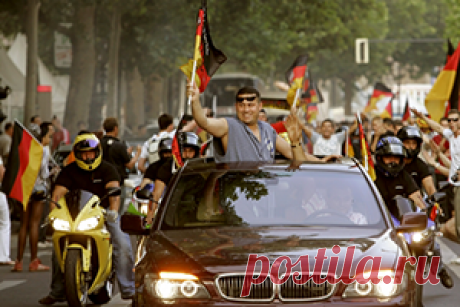 Автопробег дружбы Берлин-Москва!
Калининград открывает зеленый коридор 
Автопробегу дружбы из Германии 
С 24 по 26 июля 20117 г. Калининград примет более одной тысячи участников Автопробега дружбы Берлин-Москва. Его цель - укрепить дружеские связи между Россией и Германией. Участники посетят Калининград, Псков, Санкт-Петербург, Петрозаводск, Москву, Владимир, Нижний Новгород, Казань, Рязань, Ставрополь, Грозный, Краснодар, Севастополь и другие российские города. Всего будет семь маршрутов