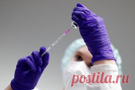 В Германии мужчина привился от COVID-19 почти 90 раз ради продажи сертификатов. Житель Германии за несколько месяцев почти 90 раз привился от коронавируса, чтобы позже продать сертификаты вакцинации, и был задержан полицией. 60-летний мужчина из Магдебурга в течение нескольких месяцев получил до 90 прививок от COVID-19 в центрах вакцинации федеральной земли Саксония.