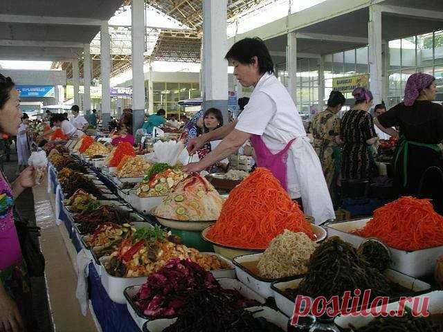 МОРКОВЬ ПО-КОРЕЙСКИ НАСТОЯЩИЙ РЕЦЕПТ КАК НА РЫНКЕ
Наверно, не одной мне сложно пройти мимо корейских салатов. 
Очень Сочная и Ароматная закуска. Готовлю её больше 15 лет. 
Украсит любой стол. Просто изумительный рецепт! 
Готовлю по этому рецепту больше 15 лет. 
Некоторые обжаривают в морковь лук или используют масло, в котором жарился лук - я не люблю. 
Орехи по желанию. Мама добавляет много, я 1-2 ст.л. .
Ингредиенты:
________________
🥕Морковь - 8 шт (800г)
🥕Чеснок - 2 ...