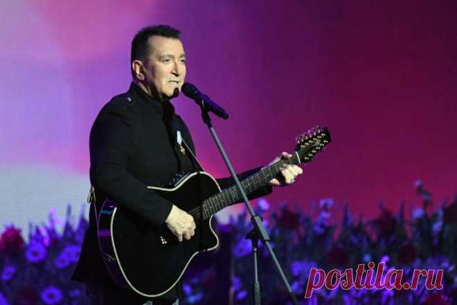 Снова крипта. Мошенники требуют денег от лица Буйнова. Певец стал жертвой цифровой валюты, которой часто промышляют злоумышленники. Аккаунт музыканта взломали.