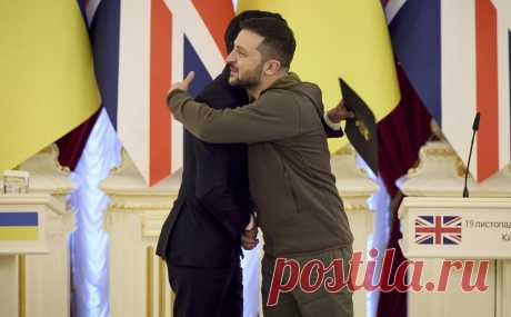 Сунак пообещал сохранение или увеличение помощи Киеву в 2023 году. Лондон не выберет статус-кво, заявил премьер-министр Великобритании Сунак. Он подчеркнул, что страна окажет поддержку Украине в противовоздушной обороне, чтобы «защитить украинский народ и критически важную инфраструктуру»