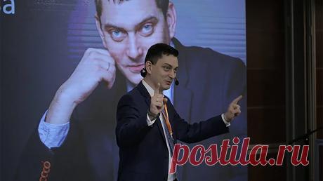 Эксклюзив для читателей МИФа: Максим Батырев о писателях, грамотности и своих будущих книгах Здорово, когда не только читаешь крутые книги, но и встречаешься с их крутыми авторами. Наш копирайтер Антон Бахарев пообщался с известным автором МИФа — Максимом Батыревым — и выяснил много интересного. Рассказываем — P.S. Празднуем День рождения МИФа последнюю неделю. Скидки на бумажные, электронные и аудиокниги — от 20% до 50%. И крутые подарки во все заказы. Остается несколько дней. Успевайте: