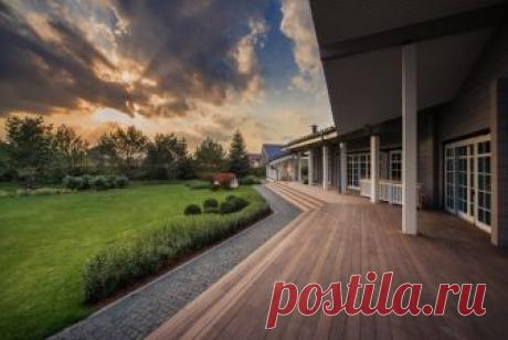 Проект недели: Сад, где любуются просторами от восхода до заката Искусно подстриженные кустарники, изгибы цветников, высокие деревья — этот молодой сад выглядит совсем взрослым