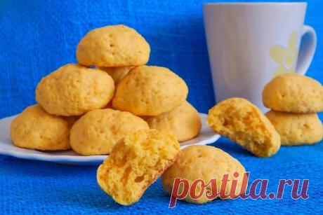 Морковное печенье Ингредиенты: 5 ст. л. муки, 5 ст. л. овсяных хлопьев, 100 мл растительного масла, 100 г сахара, 2 моркови, 1 ч. л. ванильного сахара. Приготовление: Натрите морковь на мелкой тёрке, смешайте с остальными ингредиентами и замесите тесто. Противень застелите бумагой для выпечки, из теста скатайте шарики, но можно сделать и плоские фигурки, выложите на противень и выпекайте в разогретой до 200 градусов духовке 20-30 минут.: 2 тыс изображений найдено в Яндекс.Картинках