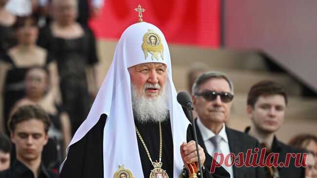 Патриарх Кирилл наградил президента Лаоса церковным орденом