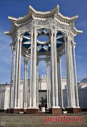 Ажурная стальная ротонда павильона "Узбекситан" на ВДНХ