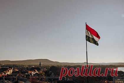 Венгрия призвала осторожно подходить к вопросу расширения НАТО. Министр обороны Венгрии Криштоф Салаи-Бобровницки призвал к осторожности в вопросе расширения НАТО. «Все решения в этом направлении могут приниматься только при полном соблюдении странами-претендентами условий, а также при полном консенсусе стран-союзников по НАТО», — сказал глава ведомства.