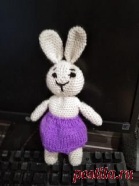 Зайка из акрила