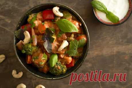 Курица по-тайски с овощами и красным карри – пошаговый рецепт с фото.