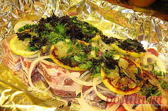 Очень вкусные бараньи ребрышки (баранина). Ингредиенты: бараньи ребрышки, лук репчатый, лимоны | Официальный сайт кулинарных рецептов Юлии Высоцкой