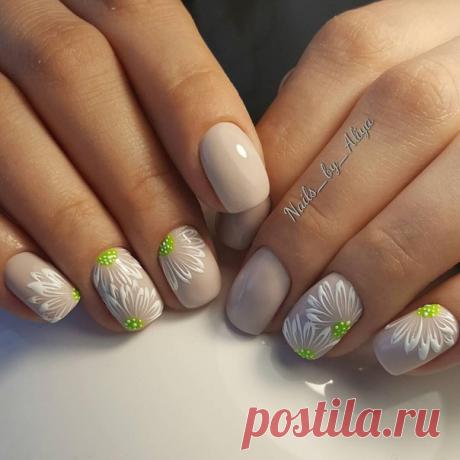 Стильный маникюр на короткие ногти Маникюр — это часть женского образа, которой стоит уделять особое внимание, ведь ваши руки практически всегда на виду, а значит у них должен быть ухоженный вид.










































Источник