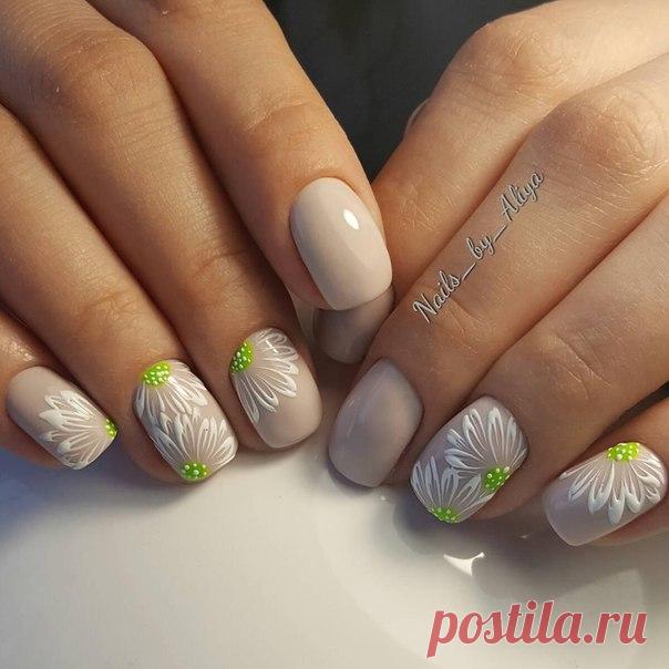 Стильный маникюр на короткие ногти Маникюр — это часть женского образа, которой стоит уделять особое внимание, ведь ваши руки практически всегда на виду, а значит у них должен быть ухоженный вид.










































Источник