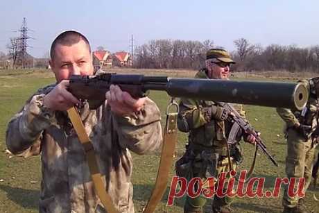 Доброволец раскрыл обстановку «в самой горячей точке» на лиманском направлении. Командир отряда «Барс-13» Сергей Фомченков с позывным Фомич рассказал о крайне сложной обстановке в поселке Дробышево, который сейчас считается самой горячей точкой на лиманском направлении. По его словам, противник многократно превосходит их по численности и активно использует беспилотники.