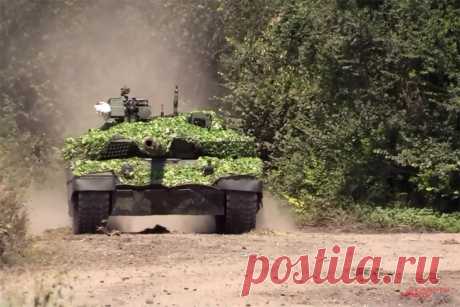 Российский военный одним танком остановил танковый прорыв украинской армии. За этот бой старшина Николай Матряницкий был удостоен звания Героя России.