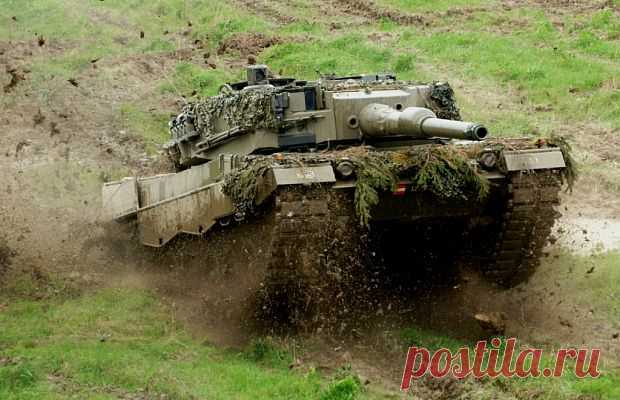 Видео: танк перепрыгивает траншею — Популярная механика