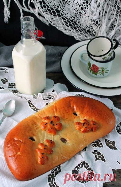 Воздушный пирог готовится очень быстро. Тесто очень вкусное и воздушное, подойдет любая начинка ,а можно сделать просто булочки!!!