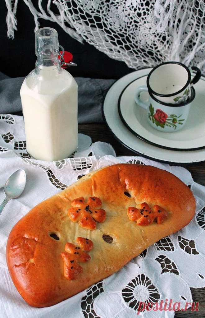 Воздушный пирог готовится очень быстро. Тесто очень вкусное и воздушное, подойдет любая начинка ,а можно сделать просто булочки!!!