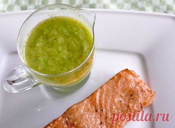 Соус-кули из свежих огурцов.