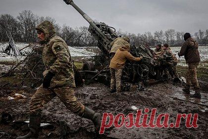 Стало известно о бездумной растрате ВСУ боеприпасов. Издание Business Insider сообщило, что Вооруженные силы Украины (ВСУ) бездумно растрачивают боеприпасы, которые находятся у них в дефиците. Подчеркивается, что высокие темпы стрельбы также оказали влияние на техническое обслуживание как отечественных артиллерийских систем, так и поставленных западными государствами.