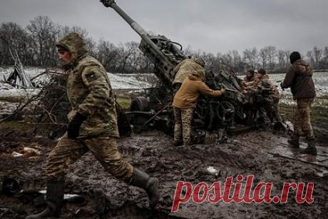 Стало известно о бездумной растрате ВСУ боеприпасов. Издание Business Insider сообщило, что Вооруженные силы Украины (ВСУ) бездумно растрачивают боеприпасы, которые находятся у них в дефиците. Подчеркивается, что высокие темпы стрельбы также оказали влияние на техническое обслуживание как отечественных артиллерийских систем, так и поставленных западными государствами.