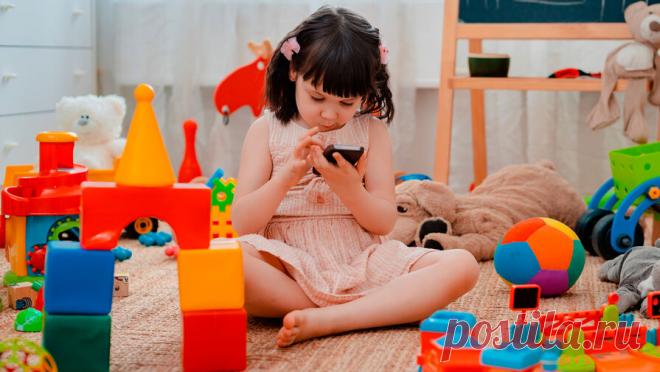 Названа причина задержки речи у детей. Отсутствие живого общения с окружающими и тишина в доме могут стать причиной задержки развития речи у детей. Об этом kp.ru рассказала врач-невролог, сомнолог Ирина Завалко. "Эксперты, в частности Американская Академия педиатрии, ...