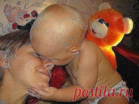 Мама - такой человек, который заменит всех. Но никто не заменит ее.