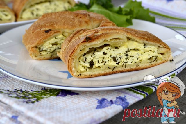 Пирог с рукколой и творогом. Ингредиенты: творог, укроп, руккола.. Пирог с рукколой - ароматный сытный пирог на основе слоеного теста. Начинка состоит из укропа, творога, чеснока и рукколы. Готовится быстро, без хлопот.