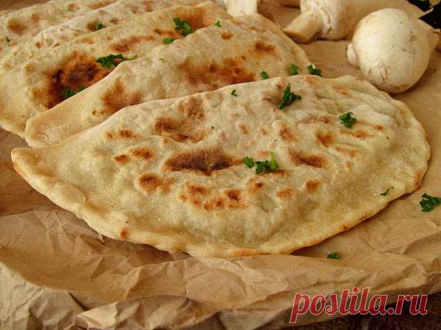Гёзлеме с грибами (Mantarlı Gözleme) Гёзлеме с грибами, а точнее с начинкой из грибов, лука и яйца. Очень вкусно получилось!!! Лепешечки просто супер!!! Их можно смело готовить и брать с собой на пикник, как перекус в поход или длительну…