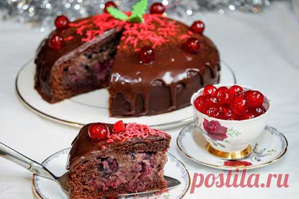 Торт "Пьяная вишня"

Хочу поделиться проверенным рецептом этого вкусного и не сложного в приготовлении тортика. Это рецепт моей мамочки и тети.