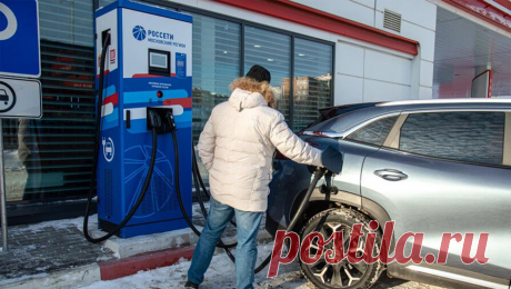 В Подмосковье установили новые зарядные станции для электромобилей. Министерство энергетики Московской области реализует программу развития электрозарядной инфраструктуры. С начала года специалисты &quot;Мособлэнерго&quot; ввели в работу 17 новых зарядных станций для электромобилей на территории Московской ...