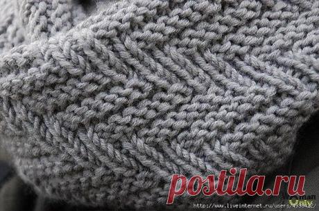 Шарф-труба «Рыбий скелет» спицами

Текст: Анна Герасимова.

Шарф-труба прекрасно впишется в любой, даже строгий образ, если подобрать для него гладкую шерстяную пряжу. Свяжите шарф-трубу спицами с легким узором «Рыбий скелет» всего за пару вечеров!
Показать полностью…