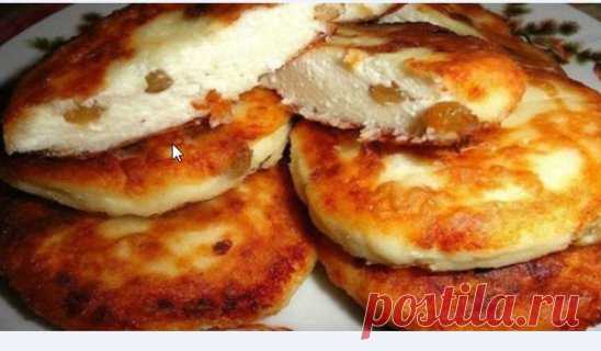 Быстрый и очень вкусный рецепт сырников. Их вкус Вы не забудете никогда, а дети попросят добавкиТакого в интернете вам больше не найти это рецепт, который передала мне моя бабушка!
.Ингредиенты:
творог — 600 грамм;
сахар — 4 столовые ложки;
яйцо — 2 штуки;
манка — 2 столовых ложки;
мука — 2 столовых ложки;
соль — щепотка;
ванильный сахар по вкусу;
изюм — 50 грамм.
.Нежные сырники. Пошаговый рецепт
Яйца взбейте с сахаром до однородной массы.Муку соедините с манкой, добавьте щепотку соли.В яичную