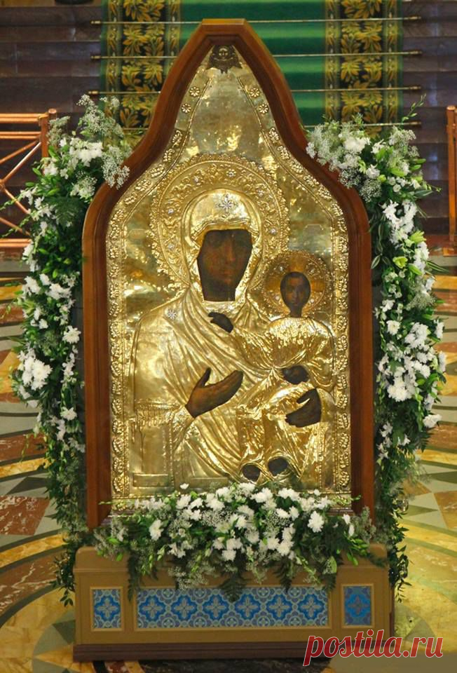 Чудотворная Смоленская икона Богородицы.