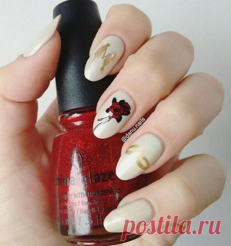 Amatista on Instagram: “Wedding aniversary nails 💖💑 2 years 👪 Base colors: Revlon Colorstay gel envy Checkmate Revlon Parfumerie Fresh linen Stamping: Maybelline Color show Golden sand + placas BP-L021 y BM-H22 Reverse stamping: Heburn negro, China glaze Ruby pumps, Butter London British racing green Top coat: Revlon Colorstay gel envy 010 Diamond #revlon #maybelline #chinaglaze #stampingnails #reversestamping #bornprettystore #bornprettystorenailart #bundlemonster #wed...