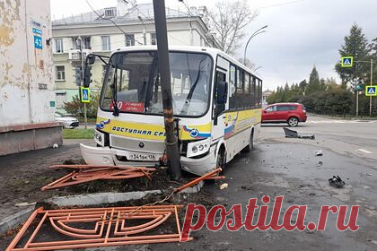 В Иркутской области начали доследственную проверку после ДТП с автобусом. В Иркутской области начали доследственную проверку по факту ДТП с участием автобуса. Авария произошла днем 3 октября в городе Ангарске на пересечении улиц Ленина и Мира. Автобус, следовавший по маршруту №20 с автомобилем «Лада Гранта». Пострадали 14 человек, их доставили в больницу. Детей среди пострадавших нет.