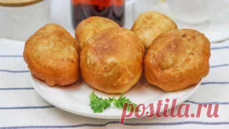 Беляши
#рецепт 
По этому рецепту остаются сочными и пышными даже на СЛЕДУЮЩИЙ ДЕНЬ!

Ингредиенты для теста:

Мука пшеничная - 480 гр. (3 стакана)
Дрожжи сухие быстродействующие - 7 гр.
Сахар - 1 ст. л.
Соль - 1 ч. л.
Вода - 300 мл.
Масло растительное - 50 гр.

Ингредиенты для начинки:
Фарш (говядина 70% + свинина 30%) - 300 гр.
Лук - 1 шт.
Вода холодная - 100 гр.
Соль, перец по вкусу
Масло растительное для жарки

Приготовить опару для беляшей: в чашке смешать дрожжи, сахар...