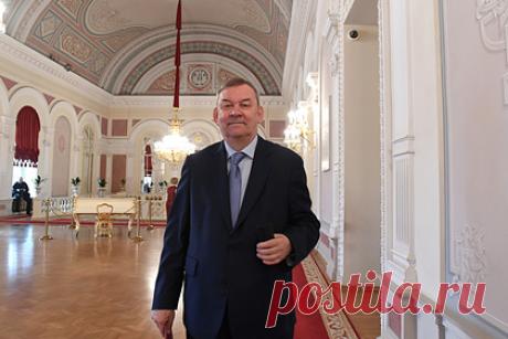 Большой театр отменил спектакли Молочникова из-за критики спецоперации. Большой театр отменил премьеру нескольких спектаклей режиссера Александра Молочникова из-за его критики военной спецоперации. Речь идет о двух операх — «Франческа да Римини» Сергея Рахманинова и «Флорентийская трагедия» Александра фон Цемлинского. Отмену постановок подтвердил гендиректор театра Владимир Урин.