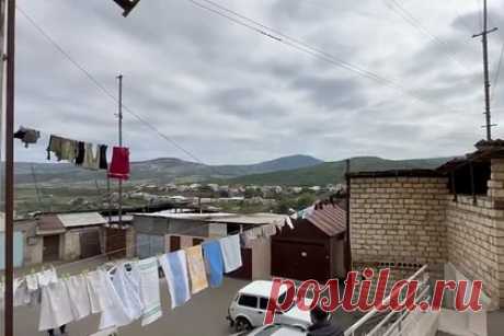 Жители Карабаха сообщили об артобстреле города Степанакерт. Жители Степанакерта в Нагорном Карабахе сообщили об артобстреле окраин города. Ранее Министерство обороны Азербайджана сообщило о нанесении ударов высокоточным оружием по Вооруженным силам Армении в Нагорном Карабахе. В Баку также проинформировали о начале локальных антитеррористических мероприятий в регионе.