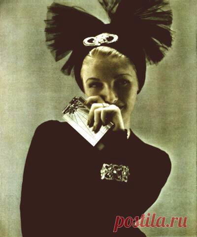 "Vogues" 15 October 1939