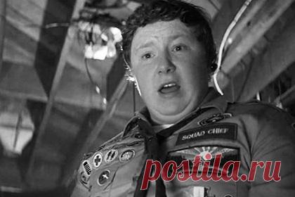 Звезда фильмов «Взрослые игры» и «Скауты против зомби» умер в 28 лет. Актер Джои Морган, звезда фильмов «Взрослые игры» и «Скауты против зомби», умер в возрасте 28 лет. Причина смерти не раскрывается. Представитель Моргана заявил, что кончина артиста стала шоком для семьи актера. Джои Морган родился в Чикаго, штат Иллинойс. Комедийный хоррор «Скауты против зомби» стал его кинодебютом.