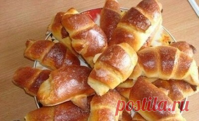 ПРОСТЫЕ РОГАЛИКИ ИНГРЕДИЕНТЫ: ● 1 пачка (200 г.) масла ● 3 стакана муки ● 2 яйца ● 1/2 стакана сахара ● 10 гр. сухих дрожжей... Кулинарная книга - Мой Мир@Mail.ru