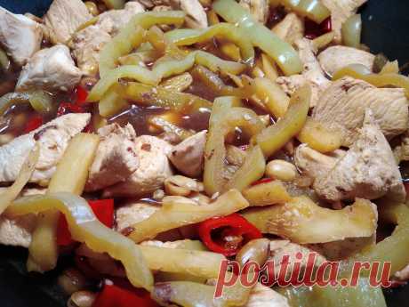 Острая курица с арахисом гунбао (kung pao), рецепт с фото и видео Любителям остренького посвящается! Классика сычуаньской кухни - острая курочкая гунбао (kung pao).