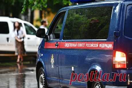 Россиянин показывал прохожим на улице тату со свастикой и попал под следствие. В Томске возбудили дело в отношении местного жителя за демонстрацию нацистской символики. В мае 2023 года фигуранта уже привлекали к административной ответственности. Но через месяц он снова стал показывать прохожим на улице Иркутский тракт татуировки со свастикой, являющейся символом нацистской Германии до 1945 года.
